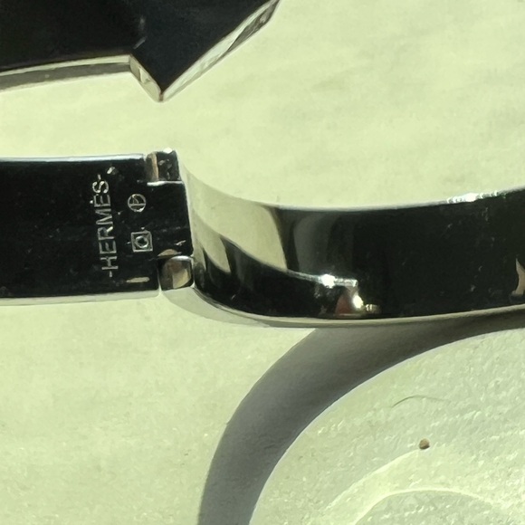 Silver and White Hermès Clic H bracelet - Picture 10 of 10